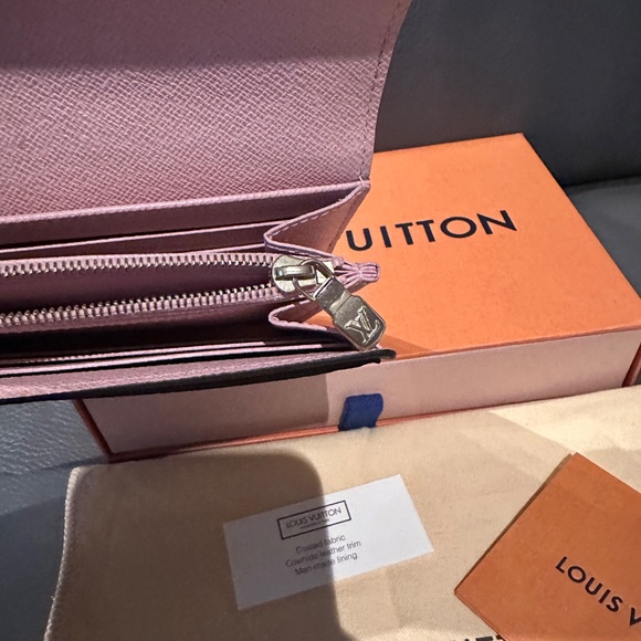 Louis Vuitton Sarah Wallet - Picture 6 of 7